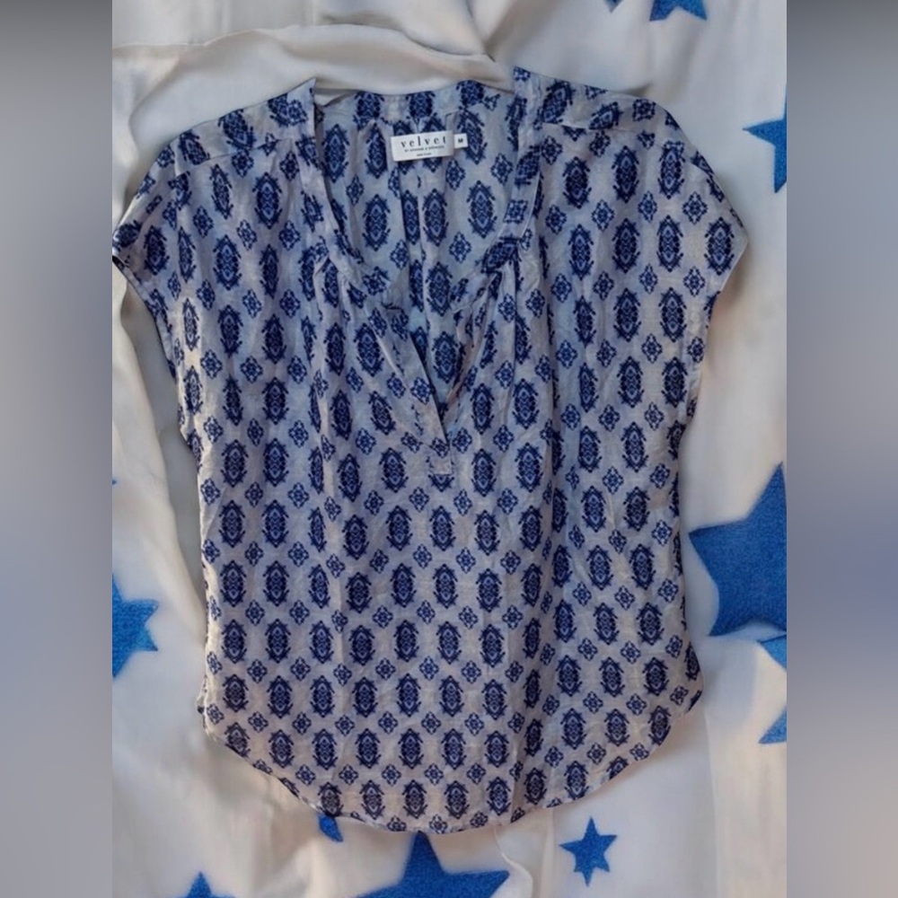 Velvet by Graham & Spencer Blue and White Patterned Blouse